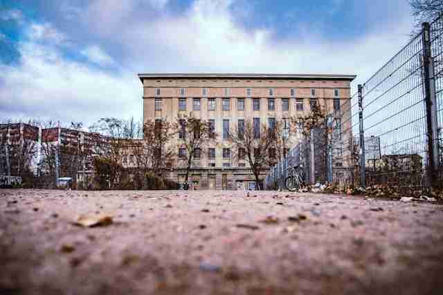 Imagen del edificio que alberga el Berghain.