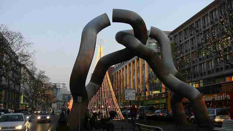Monumentos en la avenida Kurfürstendamm de Berlin