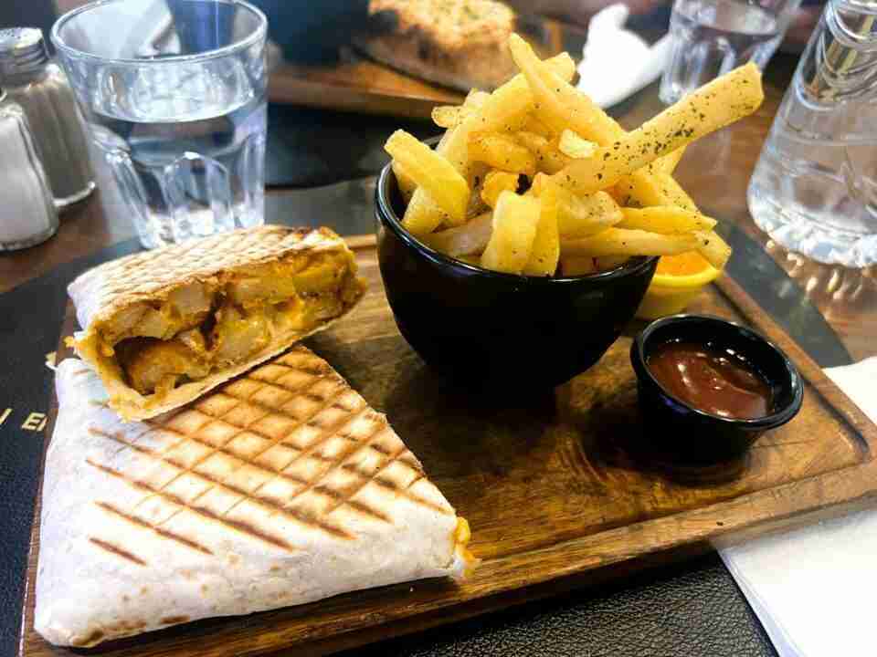 Burrito en cinema cafe de Fez