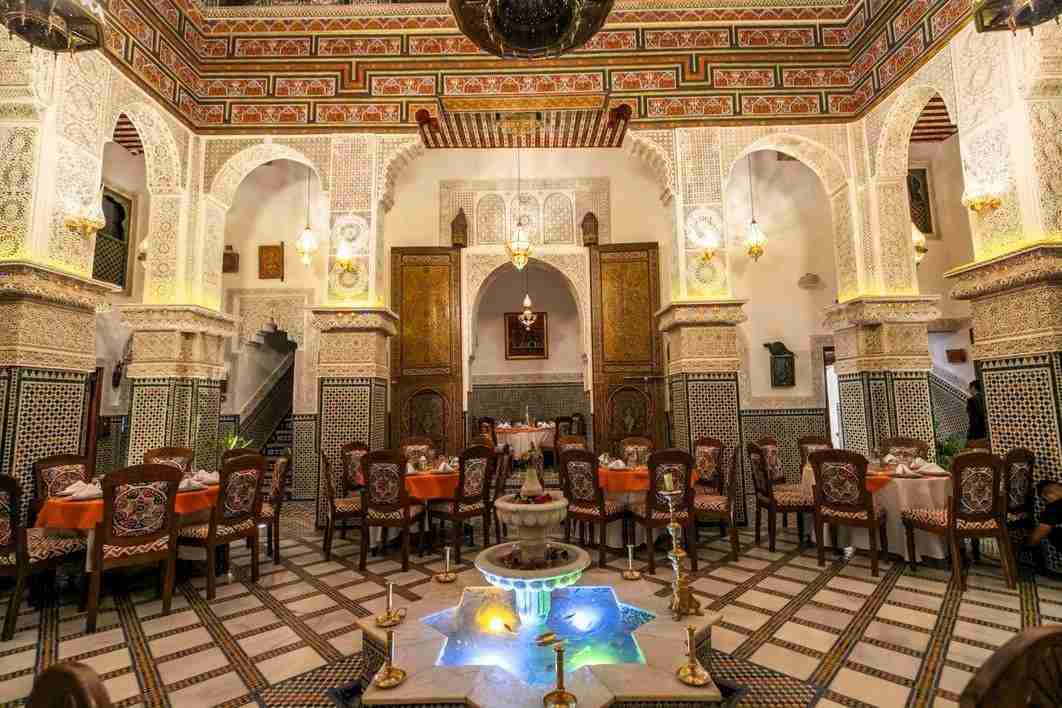 Sala del restaurante Palais Bab Sahra de fez