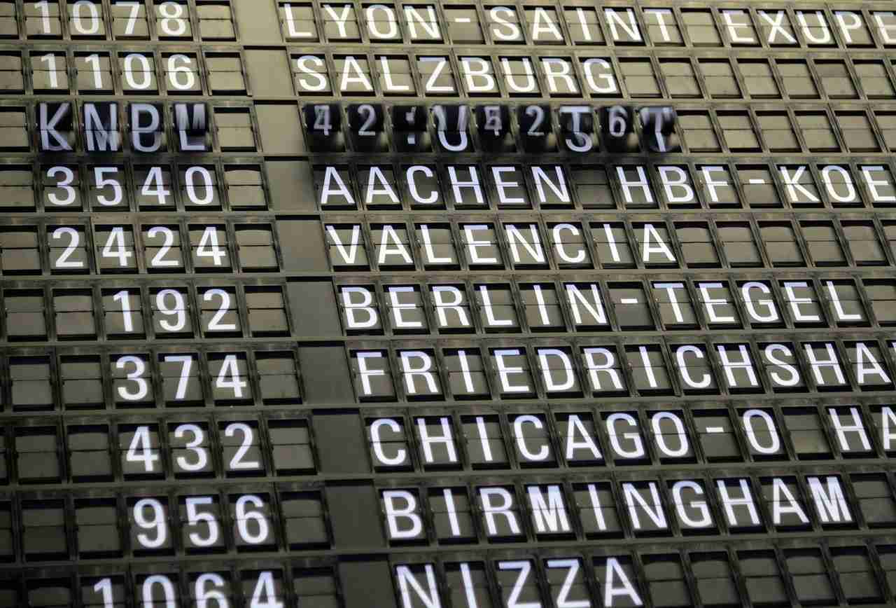 Pantalla vuelos aeropuerto