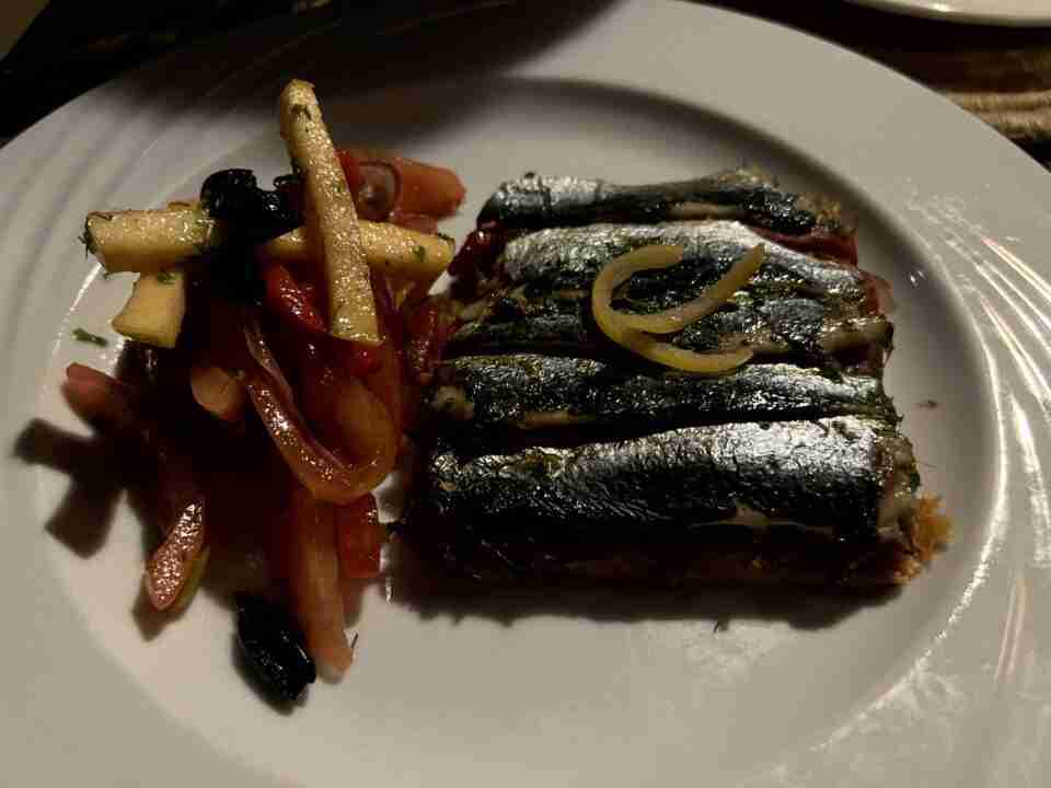 Plato de sardinas en restaurante Nomad de Marrakech