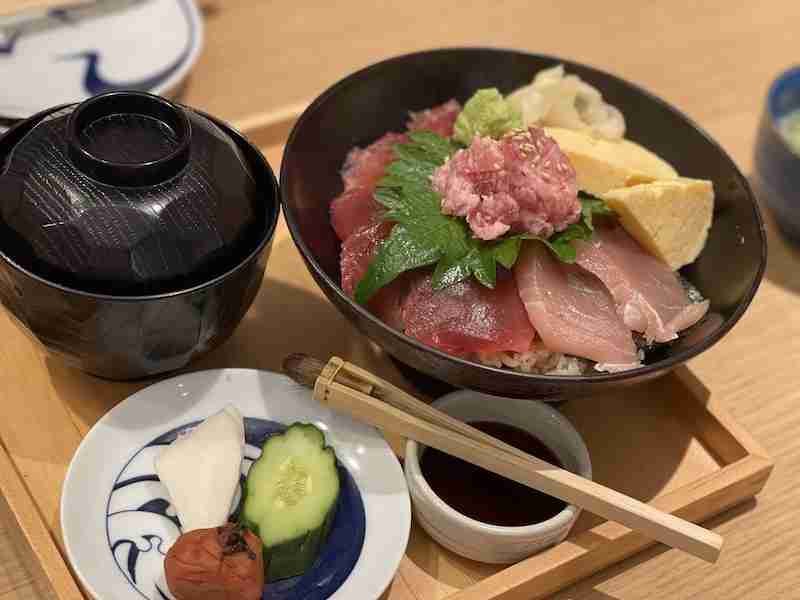 Plato de Shashimi en viaje a Japón