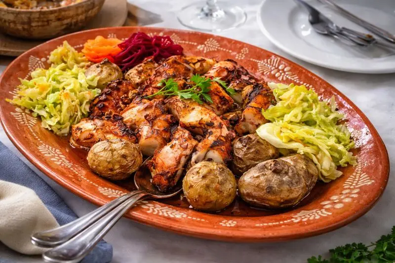 Plato de pulpo en uno de los mejores restaurantes donde comer en Oporto