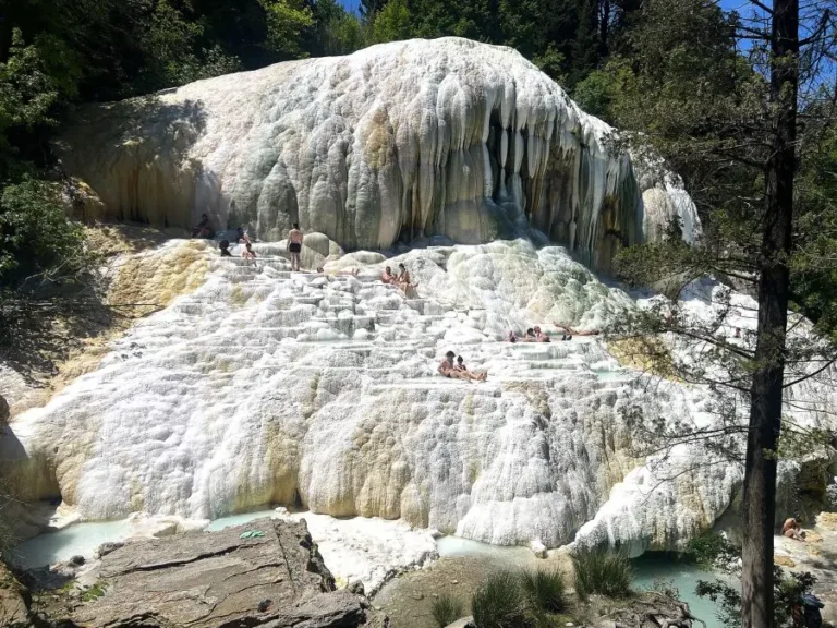Bagni San Filippo termas gratuitas Toscana Ballena Blanca