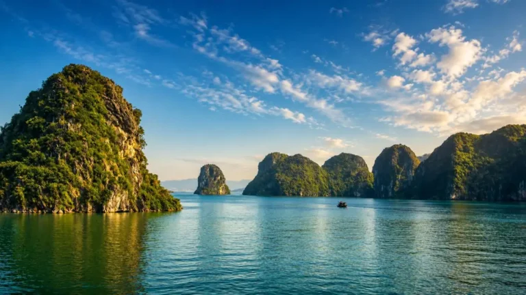 bahía de Ha Long Vietnam islotes kársticos crucero