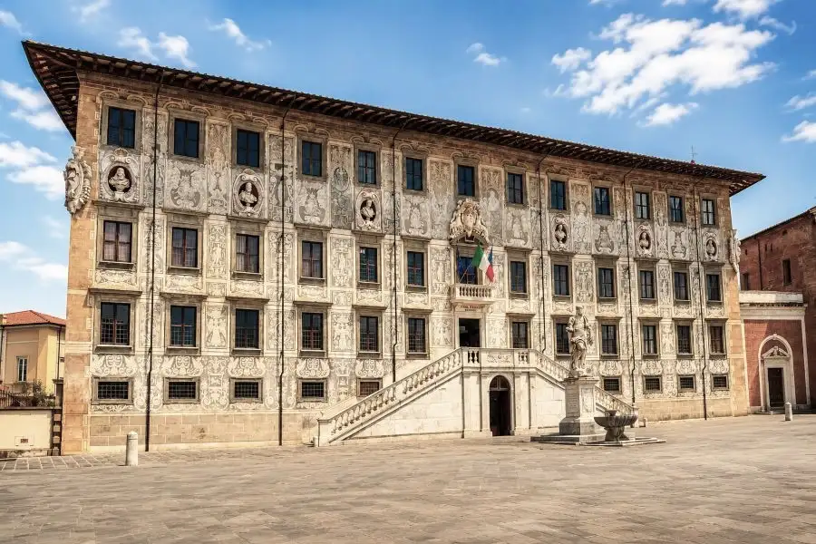 Piazza dei Cavalieri Pisa Palazzo della Carovana