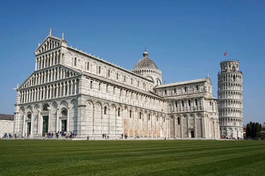 Torre de Pisa y Baptisterio Piazza dei Miracoli