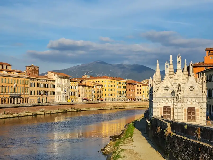 Santa Maria della Spina Pisa iglesia gótica río Arno