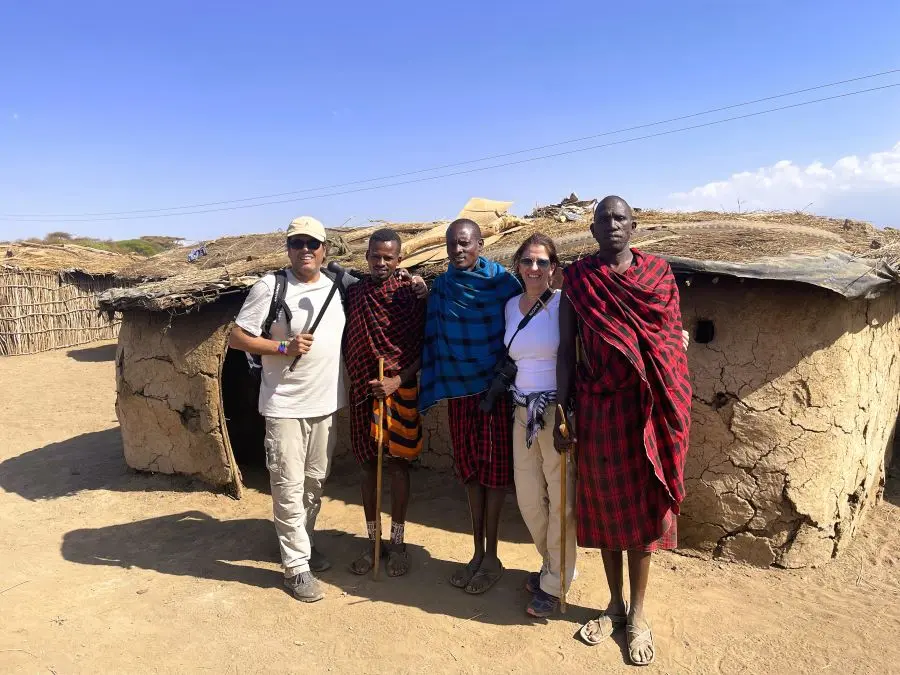 visita a autentica aldema masai en safaria por masai mara