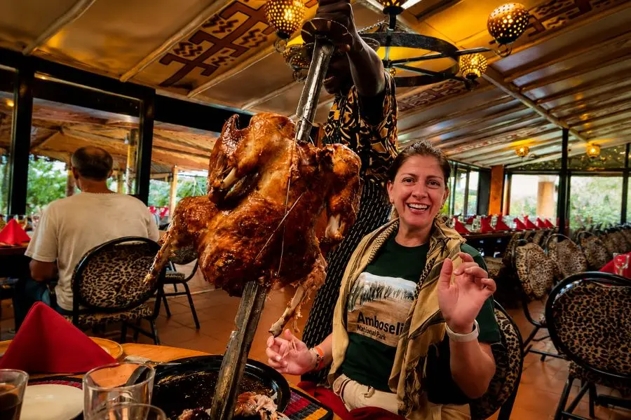 En restaurante carnibore puedes probar las mas exóticas carnes de Kenia