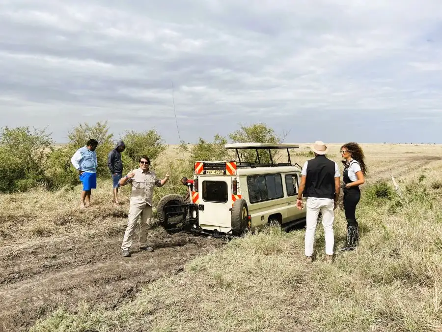 nuestro jeep atascado en el masai mara