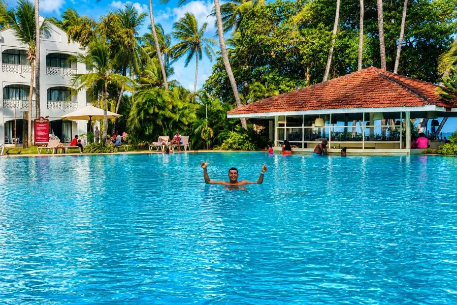 Una de las cinco piscinas del resort Sarova White Sands en Mombasa