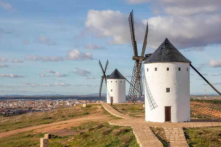 molinos de viento en la provincia de ciudad real, alcázar de san juan