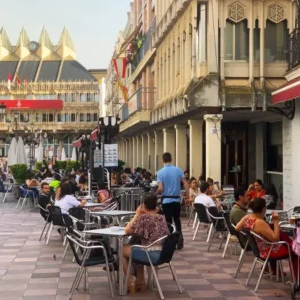 terrazas de la plaza mayor de ciudad real capital