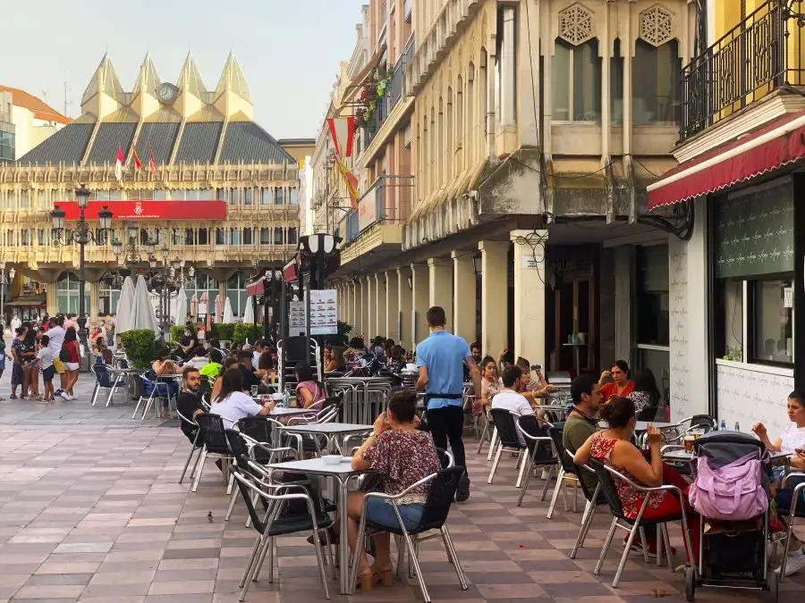 terrazas de la plaza mayor de ciudad real capital