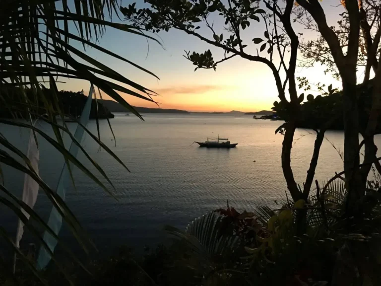 Imagen de atardecer en la bahia de coron