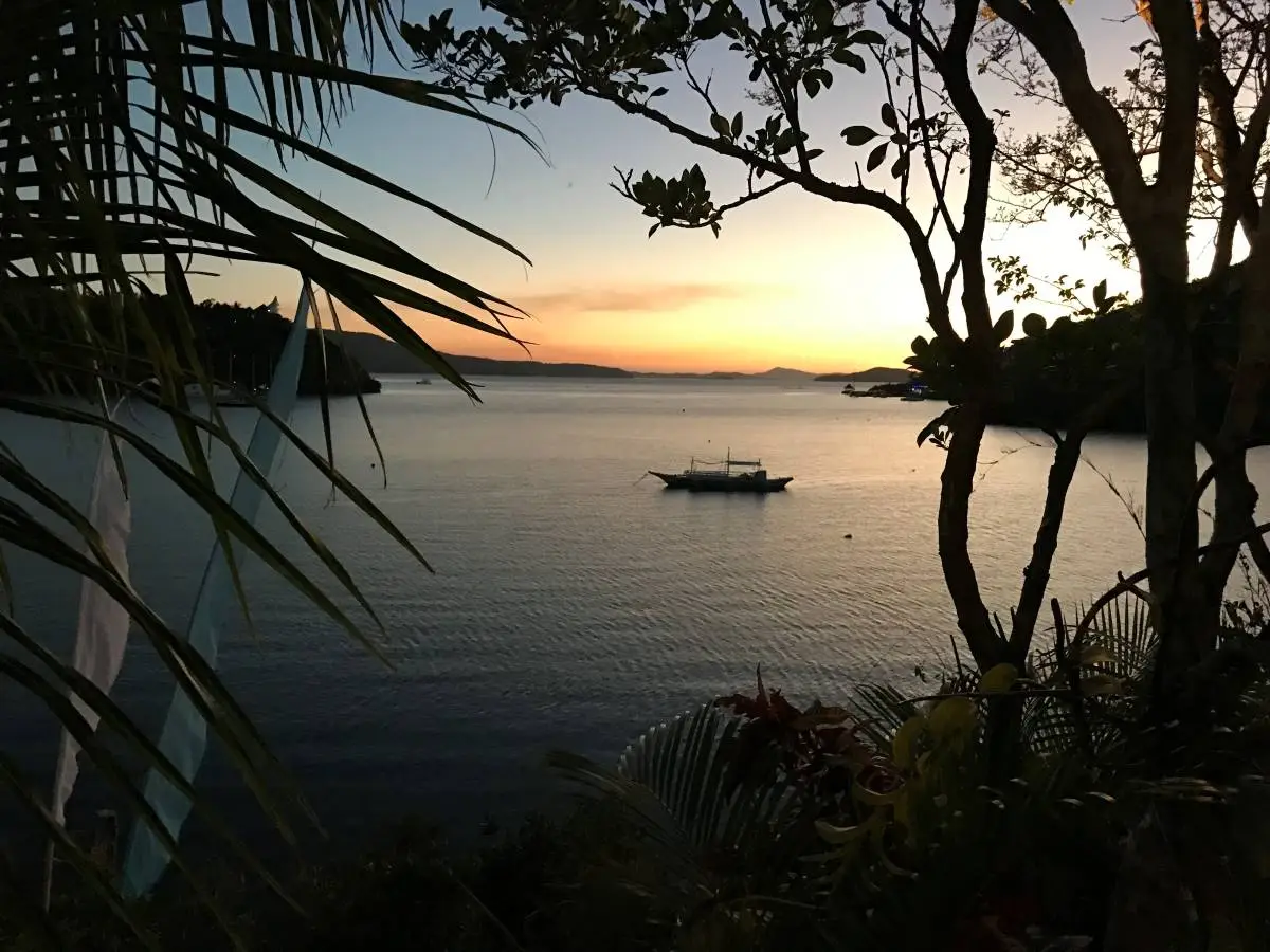 Imagen de atardecer en la bahia de coron