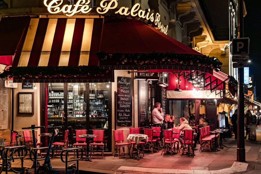 Imagen exterior de bistro en París