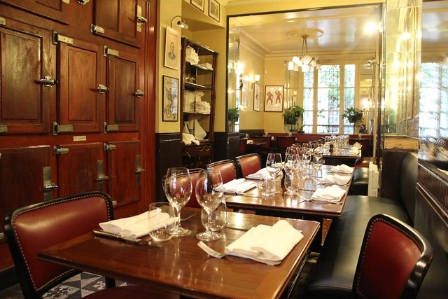 Mesas del Bistro Paul Bert de Paris