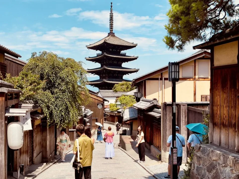 Calle Ninenzaka en Kioto con casas tradicionales japonesas, parte del itinerario de 4 días