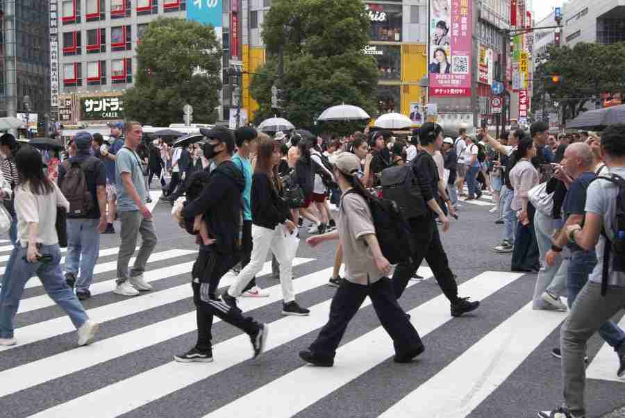 Cruce de Shibuya atravesandolo como peaton