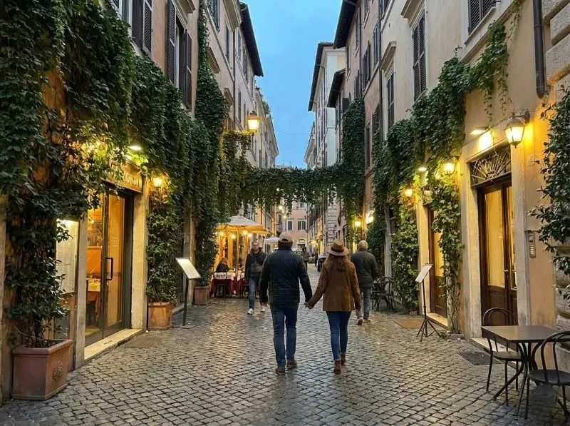 Calles del barrio Trastevere, uno de los mejores sitios al viajar a Roma