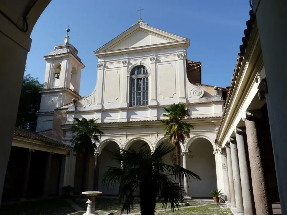 La Basilica de San Clemente es una de las cosas poco turisticas de roma y que merece la Pena