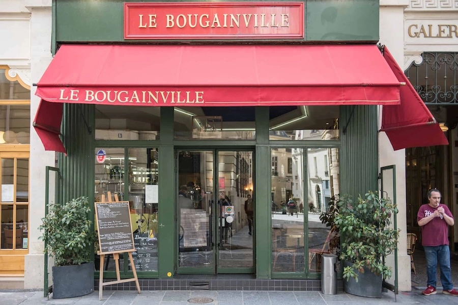 Fachada exterior del bistro Le bougainville de Paris