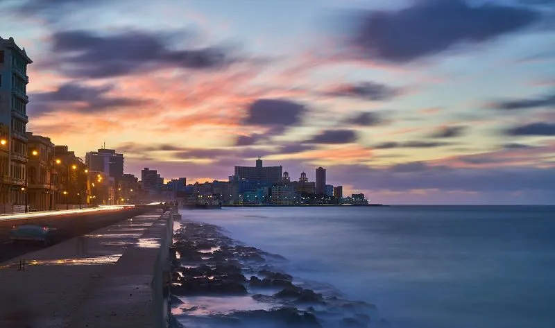 Malecón habanero, perfecto si buscas qué hacer en La Habana