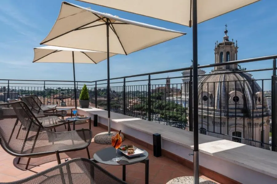 Terraza de hotel en Roma con vistas al centro historico