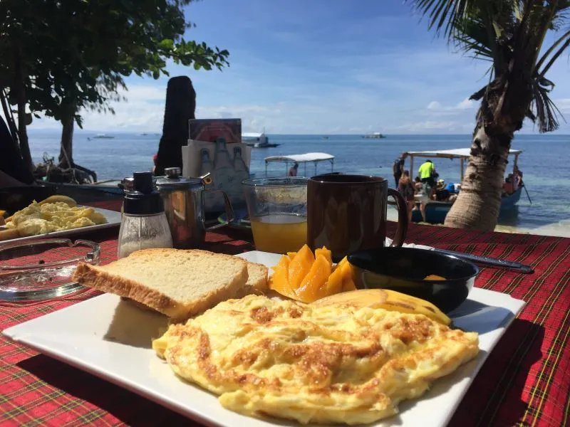 Desayuno en Hotel Hippocampus en la Playa de Malapascua