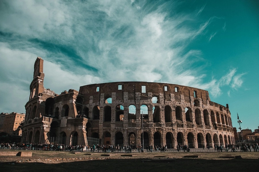 Coliseo de Roma uno de las cosas imprescindibles que ver en Roma