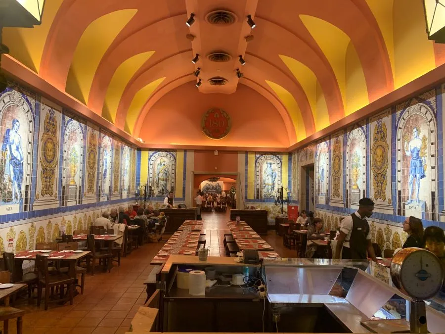 Comedor de restaurante donde comer el Lisboa