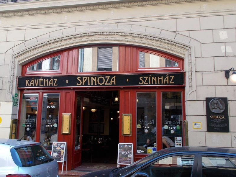 Uno de los restaurantes más famosos de BUdapest, Spinoza Café