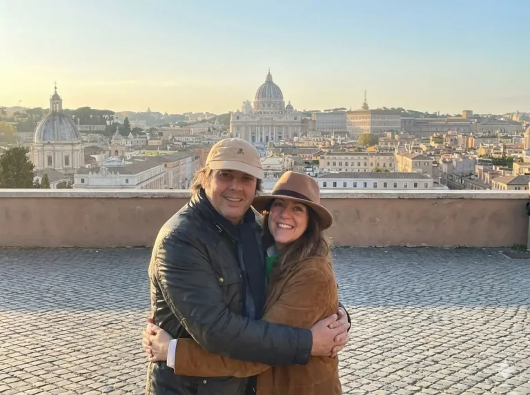 pareja-viajando-roma-vistas-panoramicas-experiencia