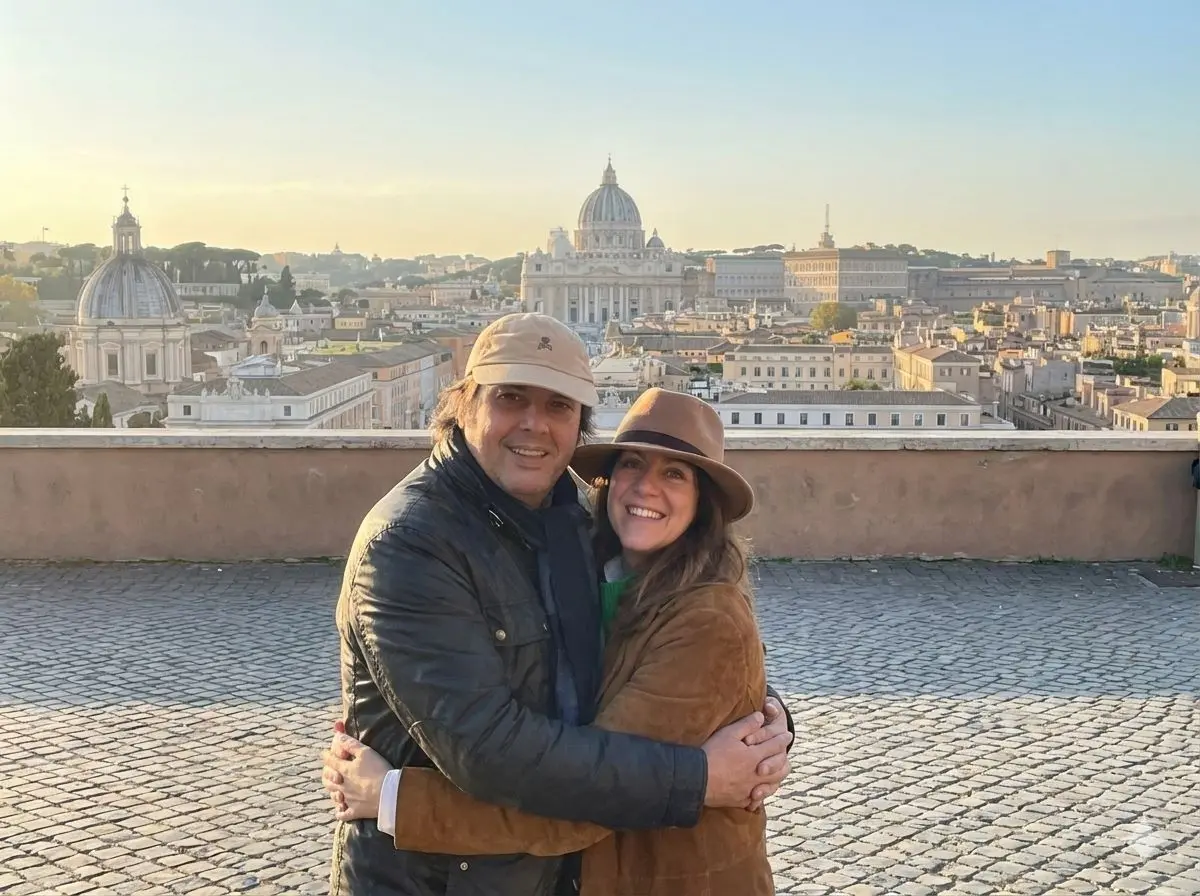 pareja-viajando-roma-vistas-panoramicas-experiencia