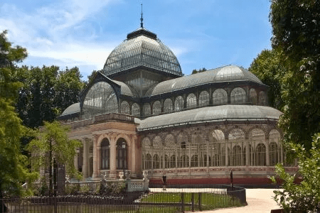 Palacio de Cristal en el Parque del Retiro, ideal en las mejores épocas para viajar a Madrid