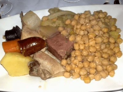 Cocido madrileño con todos susingredientes