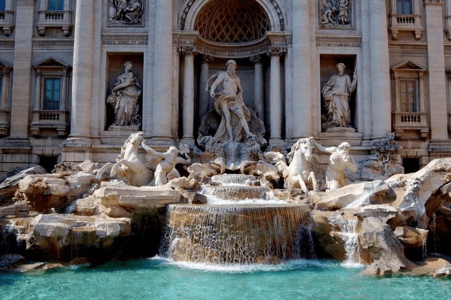 Fontana di Trevi y no de los lugares más demandados para alojarse en roma